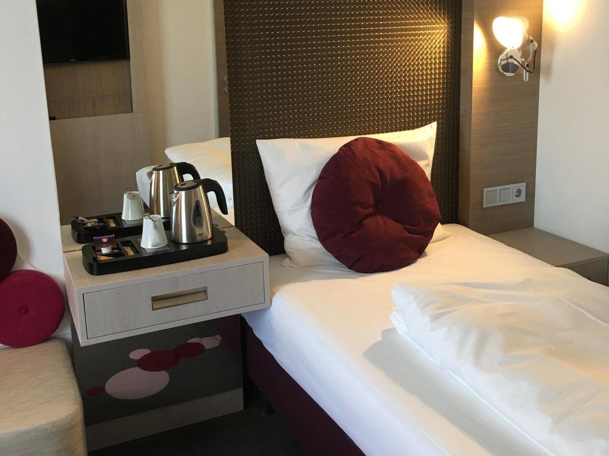 Hotel Smartino ชเวบิชฮัลล์ ภายนอก รูปภาพ